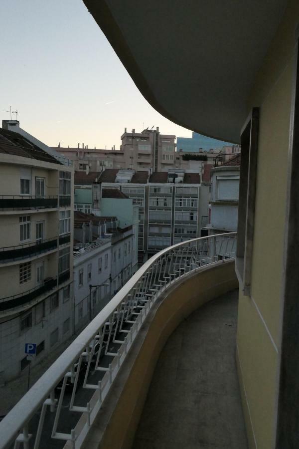 Ferias No Bairro Apartment Lisbon Exterior photo